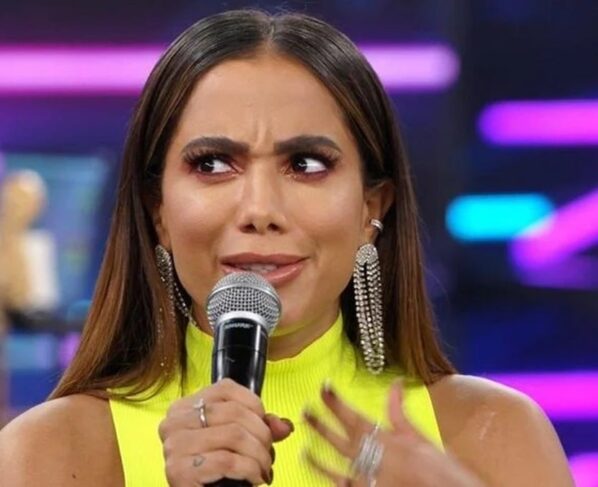 Anitta aciona órgão federal para impedir uso de seu nome em vermífugo Farmacêutica que fabrica o remédio de verme Annita