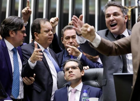 Câmara vai punir deputados que fizeram motim contra Motta; veja quem será suspenso