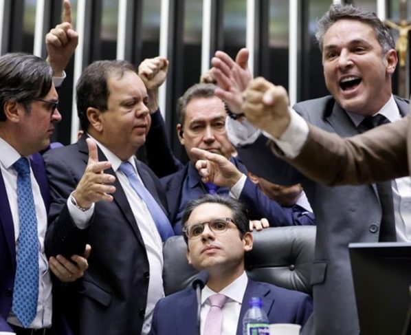 Câmara vai punir deputados que fizeram motim contra Motta; veja quem será suspenso