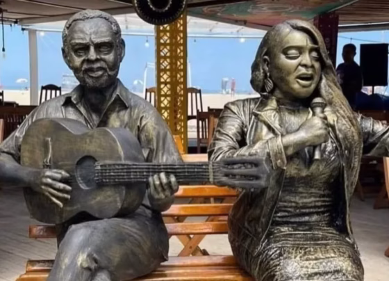 Estátua de Preta Gil e Gilberto Gil é inaugurada em Copacabana
