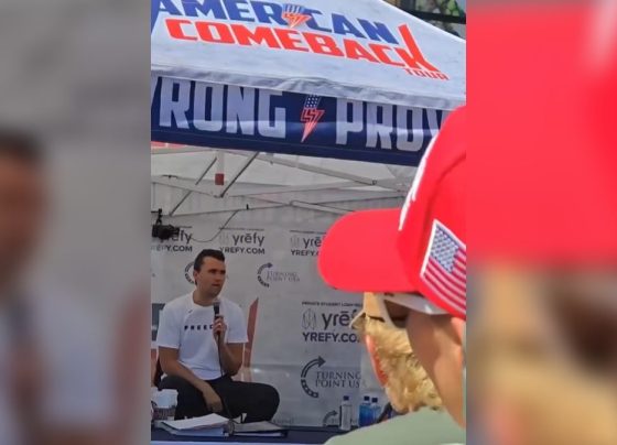 Influenciador trumpista Charlie Kirk é baleado durante evento em universidade