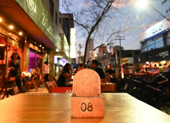 Lei pode liberar uso de calçadas a bares e restaurantes de Goiânia