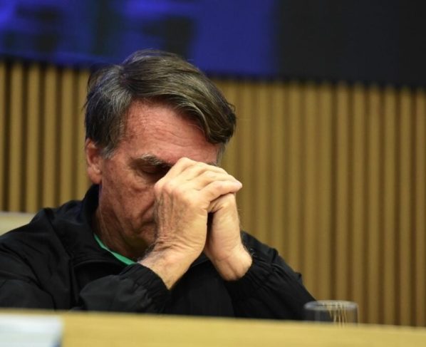PL da Dosimetria pode reduzir pena de Bolsonaro para 16 anos absorção dos crimes de golpe de Estado e abolição violenta