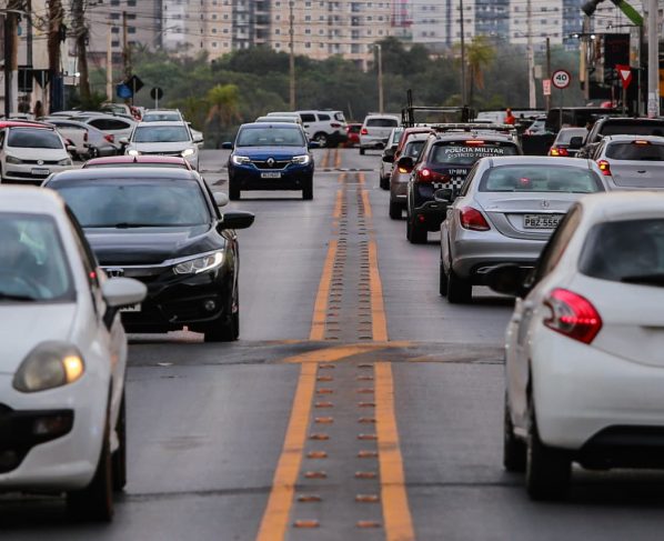 carros nas ruas asfaltadas de vicente pires