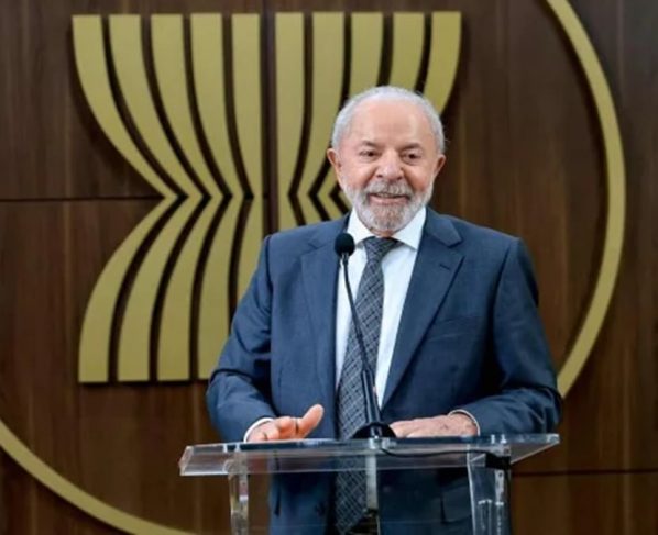 Lula pretende debater tarifaço e sanções contra autoridades com Trump