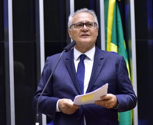 Renan Calheiros vira relator do Imposto de Renda, critica Câmara e prevê aprovação em 30 dias