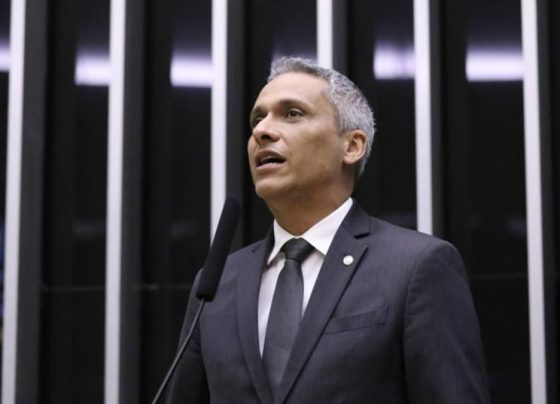 Moraes suspende ação contra deputado Gustavo Gayer movida por Vanderlan