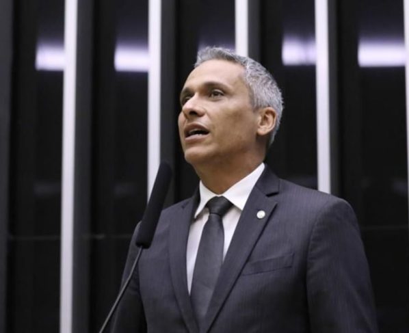 Moraes suspende ação contra deputado Gustavo Gayer movida por Vanderlan
