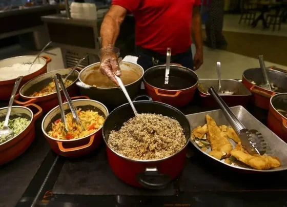 Lula assina decreto que muda regras para vale-refeição e alimentação