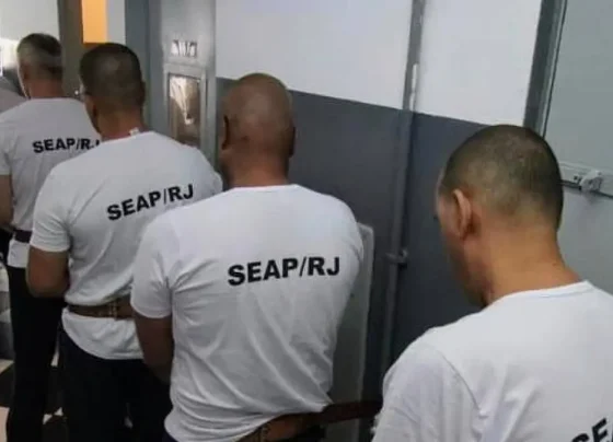 Sete presos suspeitos de liderarem Comando Vermelho no RJ são transferidos para presídios federais