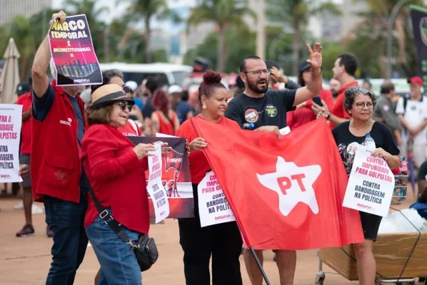 Ato contra PL da Dosimetria em Brasília concentra críticas a Motta - destaque galeria