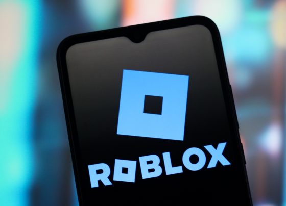 Imagem colorida com logo do Roblox