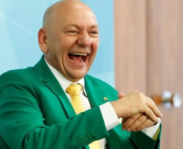 Luciano Hang processa ator por posts após incêndio em loja da Havan; saiba quem Empresário pede indenização de até R$ 50 mil Tuca Andrada