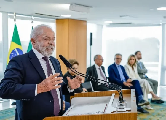 Lula contraria Congresso e veta redução de penas do 8/1 que beneficiaria Bolsonaro