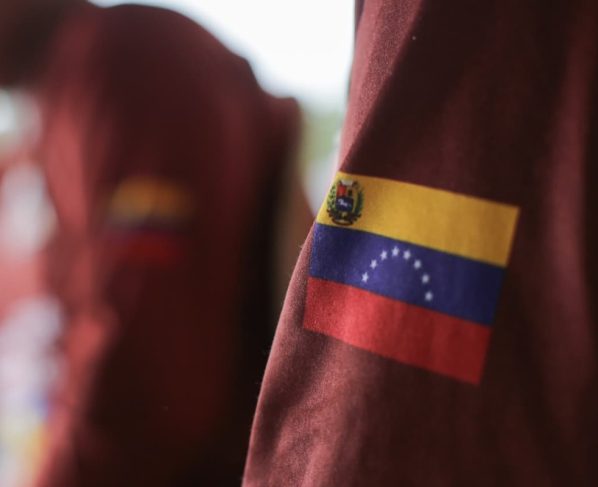 Roupa com a bandeira da Venezuela - Metrópoles