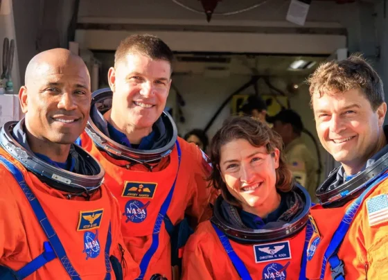 Primeira viagem de humanos ao redor da Lua neste século deve marcar 2026