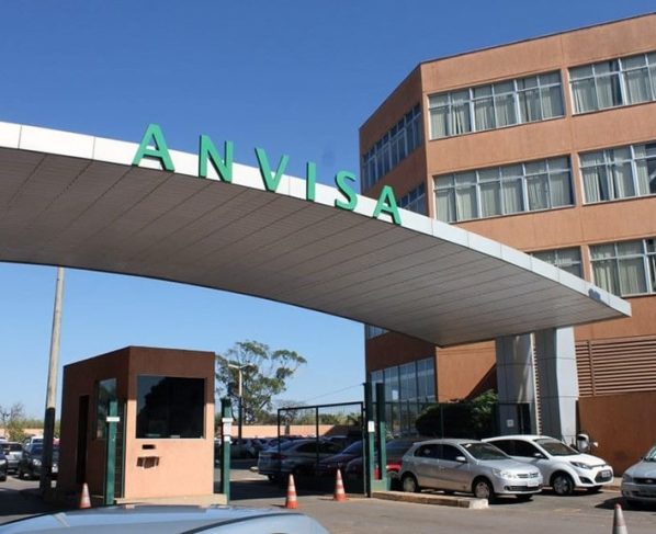 Anvisa determina recolhimento de produtos alimentícios por irregularidades; saiba quais suplementos, energéticos e mix instantâneo de frutas