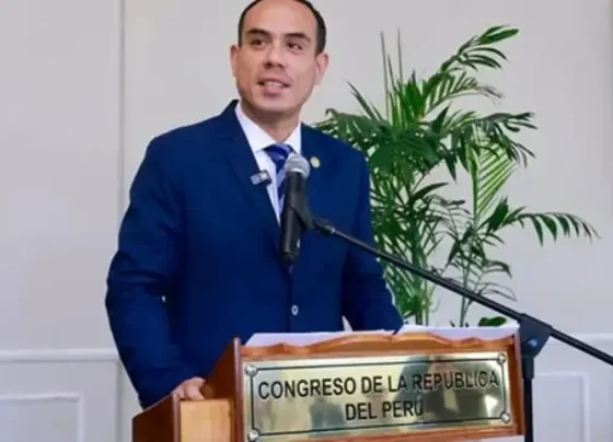 Congresso do Peru derruba presidente e declara cargo vago às vésperas das eleições