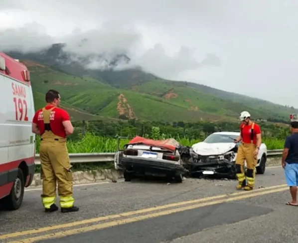 Criança de 11 anos sobrevive a acidente que matou pais, avó e tia em MG