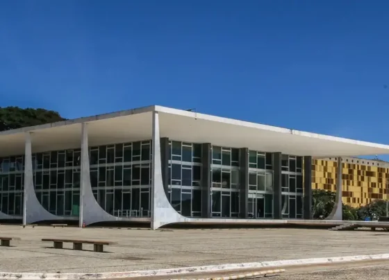 STF derruba lei que criou Programa Escola Sem Partido no Paraná