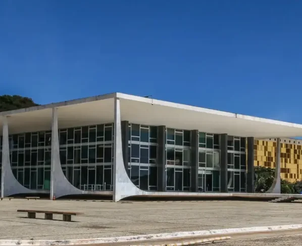 STF derruba lei que criou Programa Escola Sem Partido no Paraná