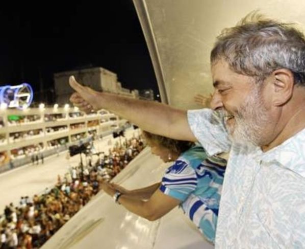 Lula e a então presidente-dama Marisa Letícia na Sapucaí, em 2009