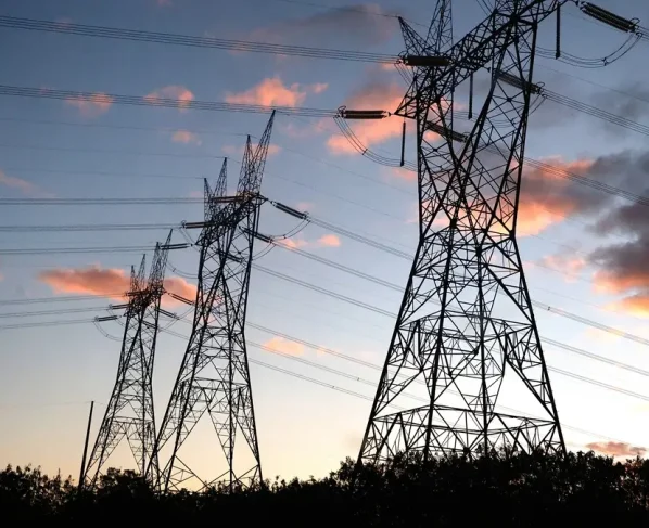 'Troca de concessionária', diz Caiado após Goiás alcançar melhor resultado no fornecimento de energia