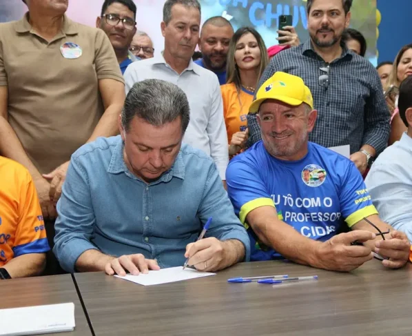 Vilmar Mariano e Professor Alcides se filiam ao PSDB em evento com Marconi em Aparecida