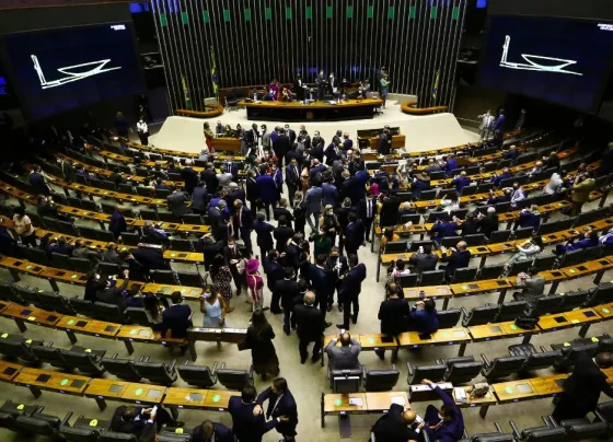 Foto mostra plenário da Câmara dos Deputados, em Brasília