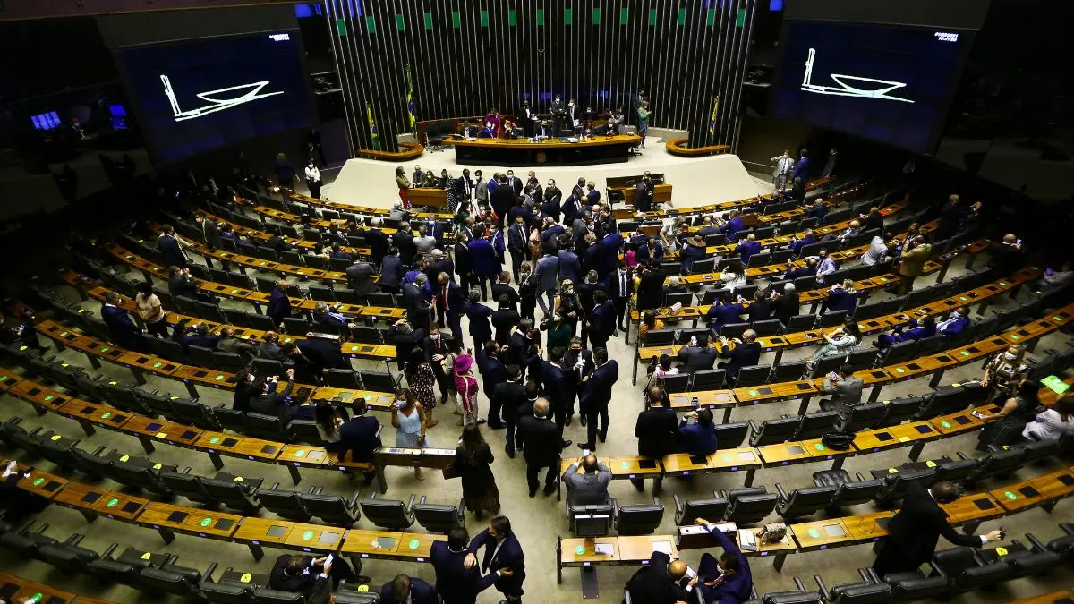 Foto mostra plenário da Câmara dos Deputados, em Brasília