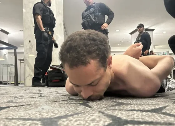 Trump divulga fotos de atirador preso e vídeo do ataque