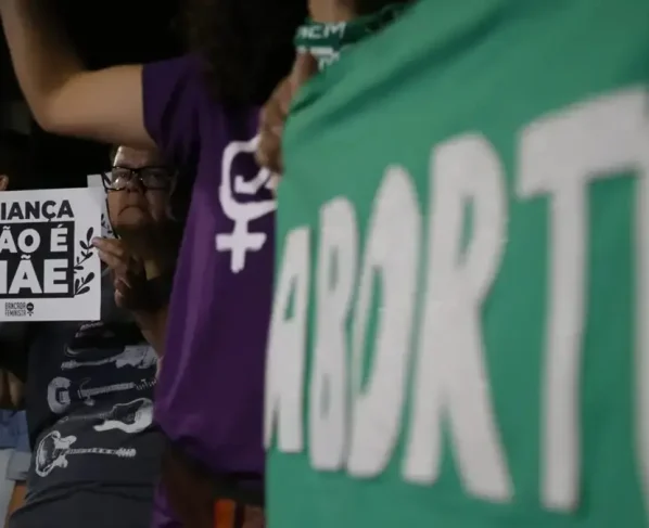 Câmara de Goiânia aprova proibição de cartazes pró-aborto em hospitais, igrejas e escolas