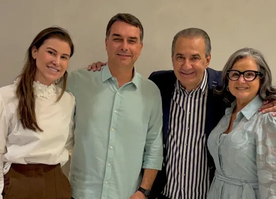 Flávio Bolsonaro sela reaproximação com Silas Malafaia e apoio na eleição em culto no Rio