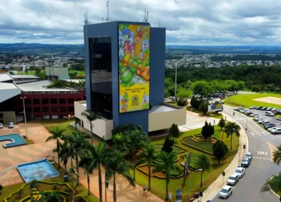 Imagem mostra fachada da Prefeitura de Goiânia