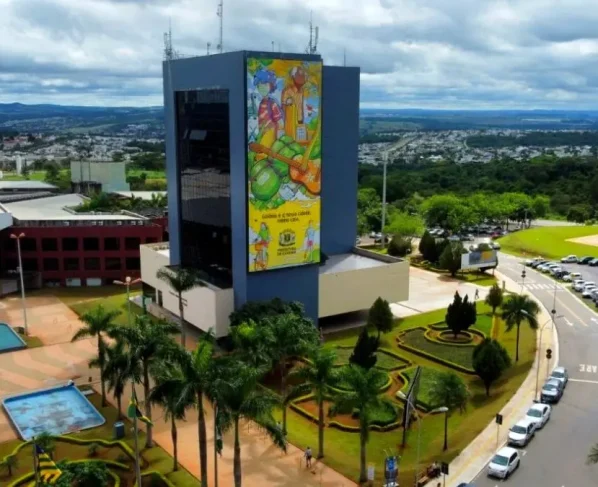 Imagem mostra fachada da Prefeitura de Goiânia