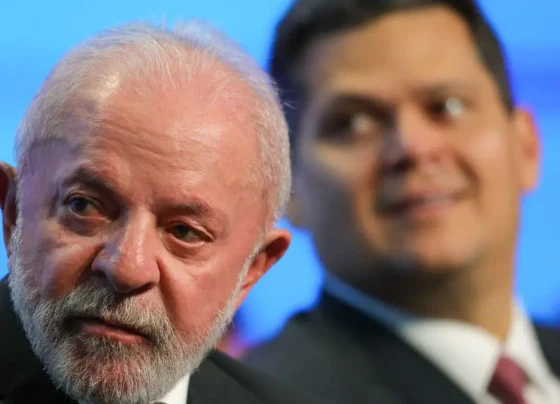 Escala 6x1: Alcolumbre adia definição e governo mantém pressão sobre PEC