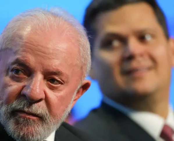Escala 6x1: Alcolumbre adia definição e governo mantém pressão sobre PEC