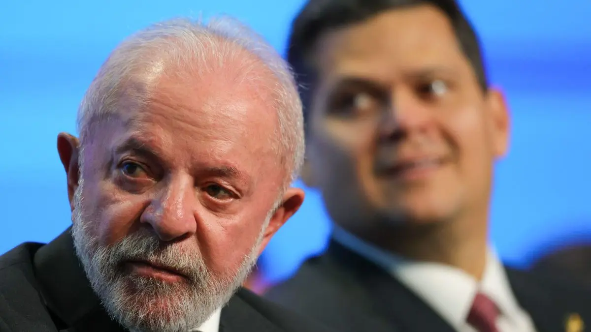 Escala 6x1: Alcolumbre adia definição e governo mantém pressão sobre PEC