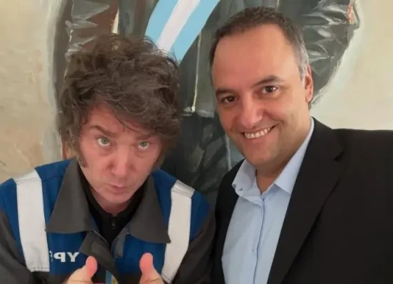 o-presidente-argentino-javier-milei-e-seu-entao-chefe-de-gabinete-manuel-adorni-1782600889295_v2_900x506