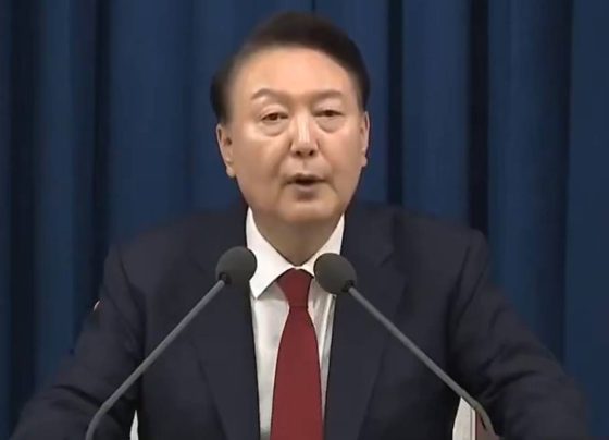 Imagem colorida do presidente da Coreia do Sul Yoon Suk Yeol