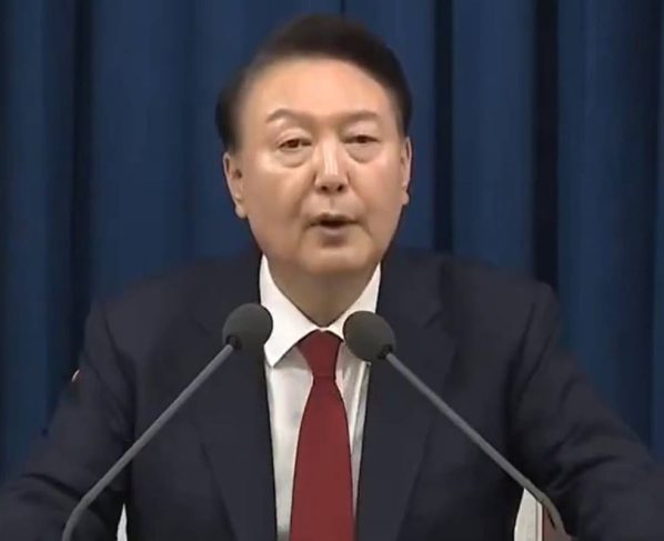 Imagem colorida do presidente da Coreia do Sul Yoon Suk Yeol