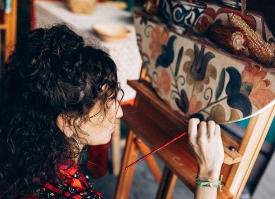 Pela 1ª vez no país, a mostra da artista italiana Ulrike Belloni estreia em 26 de junho na Livraria Platô, em Brasília, com entrada gratuita - Metrópoles