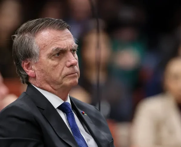 Moraes diz que arma de Bolsonaro pode ser falta grave e levar a revogação de prisão domiciliar PGR pistola apreendida
