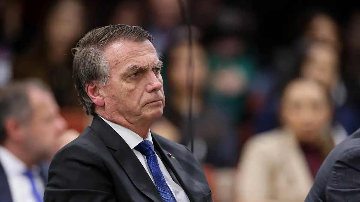 Moraes diz que arma de Bolsonaro pode ser falta grave e levar a revogação de prisão domiciliar PGR pistola apreendida