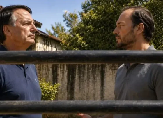 Carlos Bolsonaro chama prisão domiciliar do pai de 'cárcere' e diz que ele está 'ciente de tudo'