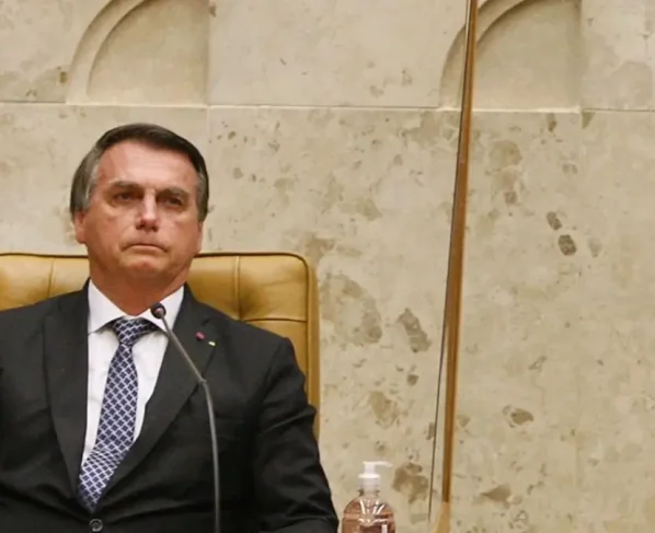 Moraes pede que PGR e defesa se manifestem novamente sobre arma de Bolsonaro