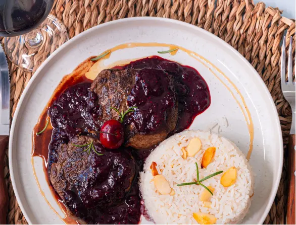 O Memphis Motel participa do 5° Festival Motel Gastronomia com o “Filé ao molho de frutas vermelhas”.